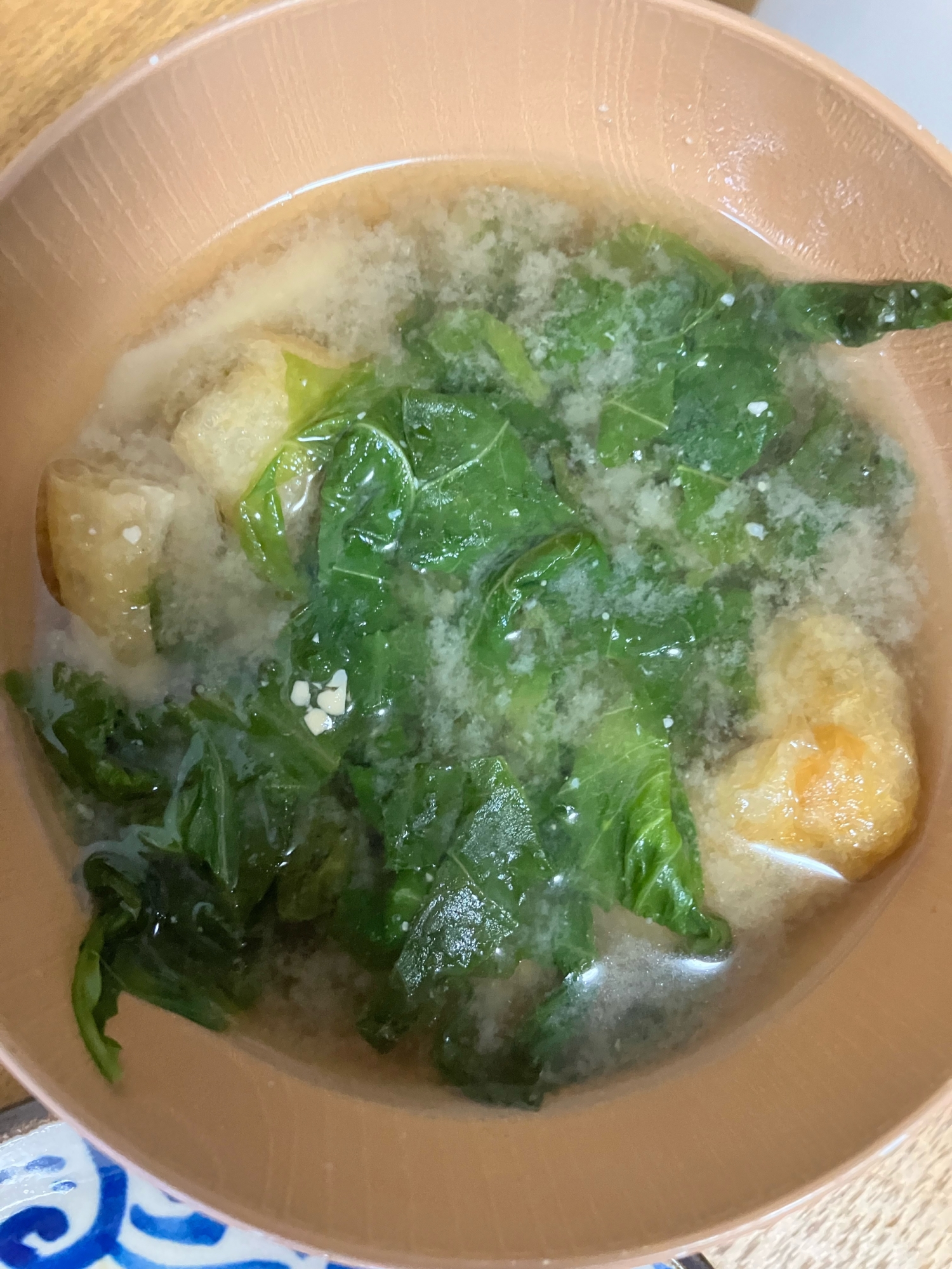 リーフレタスと油揚げの味噌汁