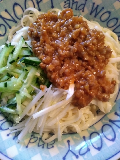 うどんが余っていたのでうどんで作りました！甘めの肉味噌がとても美味しかったです♪今度は中華麺で作りたいです(^^)