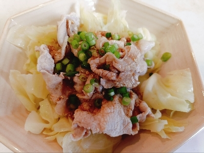 Guuママちゃん こんにちは♬.*ﾟ蒸し暑いね〜。今日のレシピ、お肉もそうだけど ダシのでたお湯で茹でたキャベツが 美味しくて モリモリ食べれたよ✨ありがと〜！