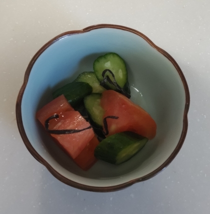 豆苗ときゅうりの塩昆布サラダ:*:.｡.✽.｡
