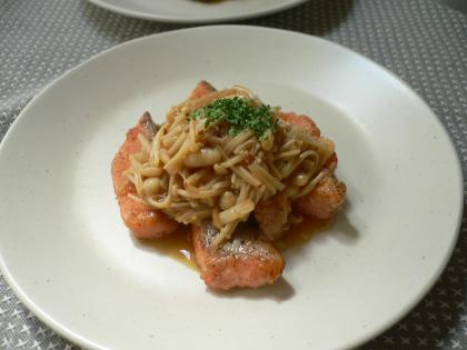 焼くか蒸すかで食べていた塩鮭、新たな食べ方をありがとうございます♪
ソースもとっても美味しくてご飯がすすみます～ご馳走様でした☆