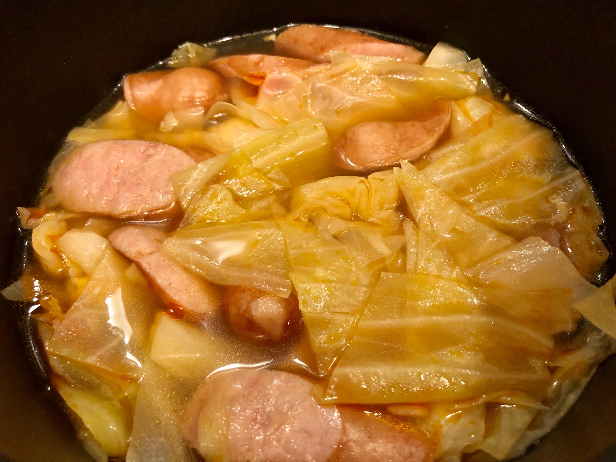 簡単副菜♫すぐに出来るキャベツとウィンナーのスープ