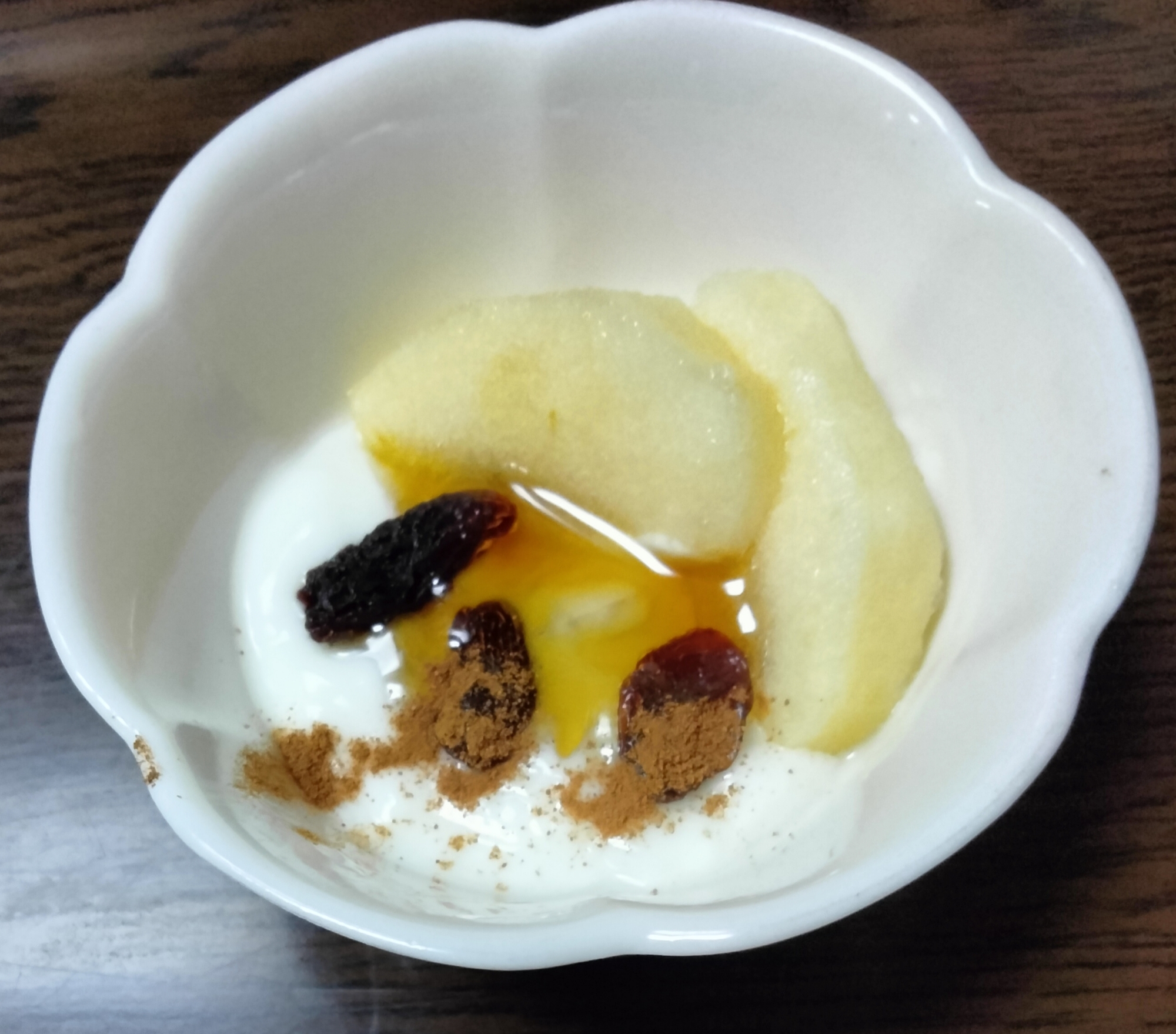 今日のヨーグルト♡りんご&レーズン 蜂蜜シナモン