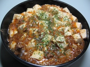 ミンチ肉がいっぱいのマーボー豆腐丼