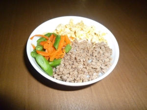 カラフル！そぼろ丼