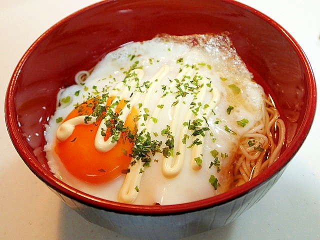 青のりマヨで　目玉焼きのせ素麺