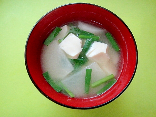 豆腐と蕪ニラの味噌汁