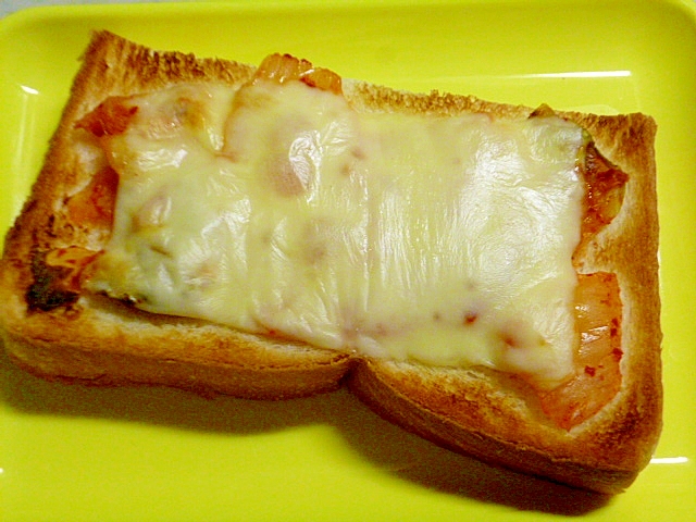 簡単♪食パンでおつまみ♪キムチとチーズのトースト