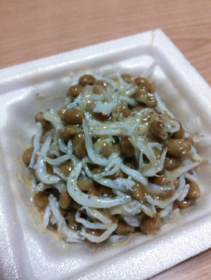しらすがあまり好きじゃない子供が納豆に混ぜたら美味しい♪と食べてくれました(*^^*) ヤッタァ♪ありがとうございます。