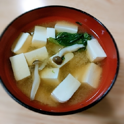 小松菜・しめじ・木綿豆腐の味噌汁