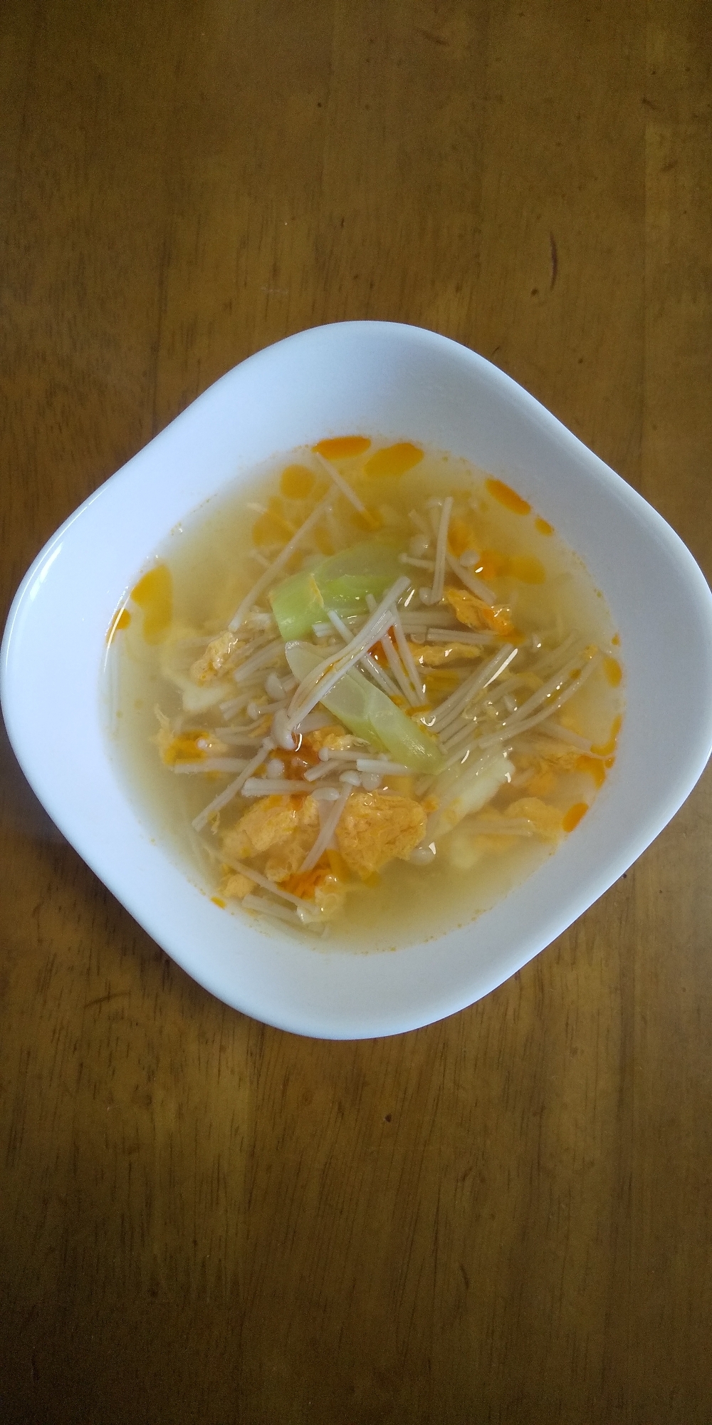 すっぱ辛い！えのきのサンラータン風スープ