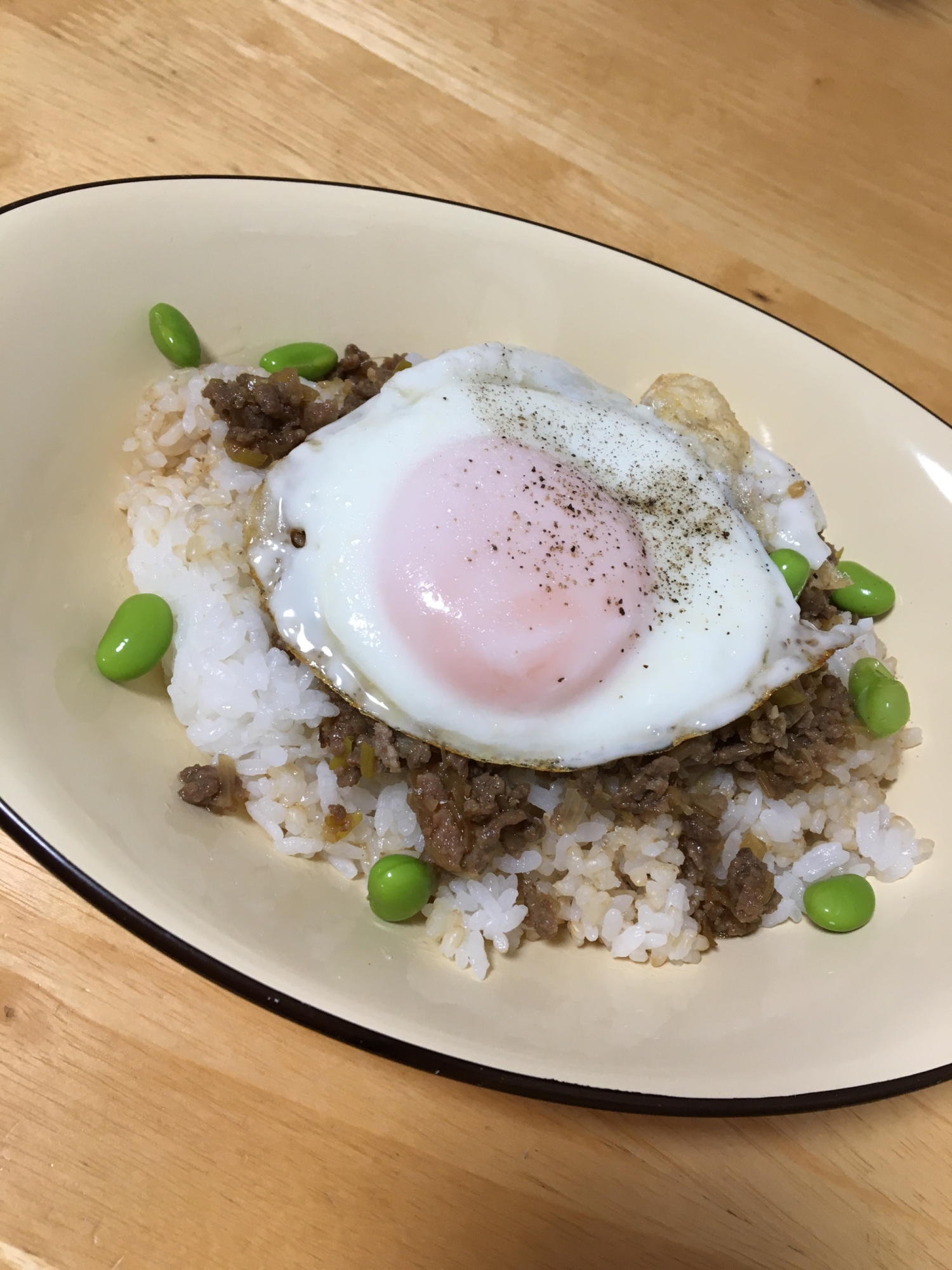 ご飯もりもり！肉そぼろ目玉焼き丼