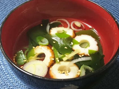 竹輪と椎茸とワカメのスープ