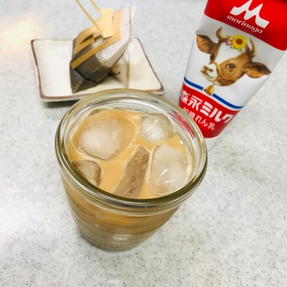 今日は天気が良くて
暑かったのでベトナム
アイスコーヒーとっても
美味しかったです♪♪
濃厚で本当美味しい
おかわりしちゃいます
╰(*´︶`*)╯♡