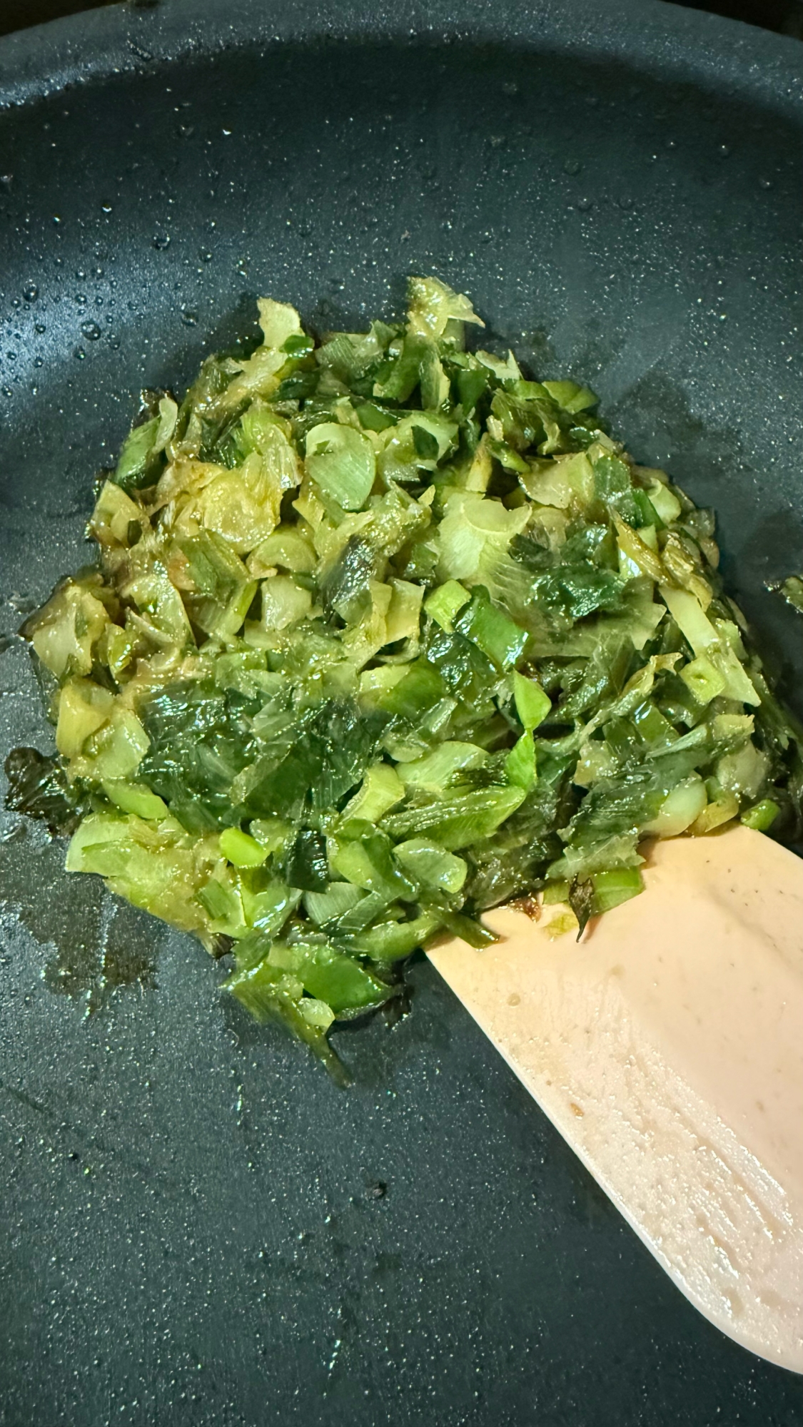 【大量消費】新玉ねぎの葉のネギ塩ダレ