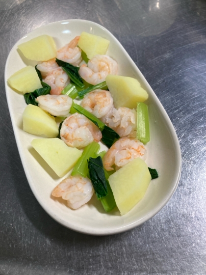 新じゃがと海老のカクテルサラダꕤ୭*