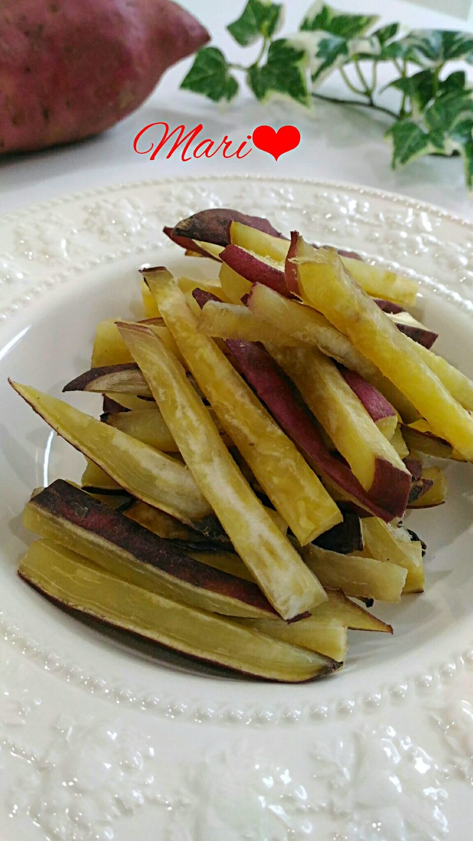 白い皿に盛り付けられた干し芋