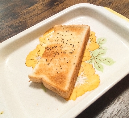 ガーリックバターでフランスパン