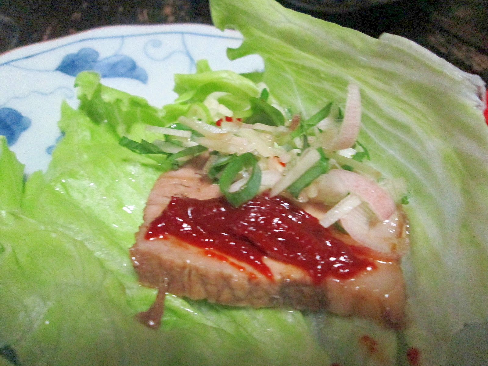 煮豚で韓国風レタス包み