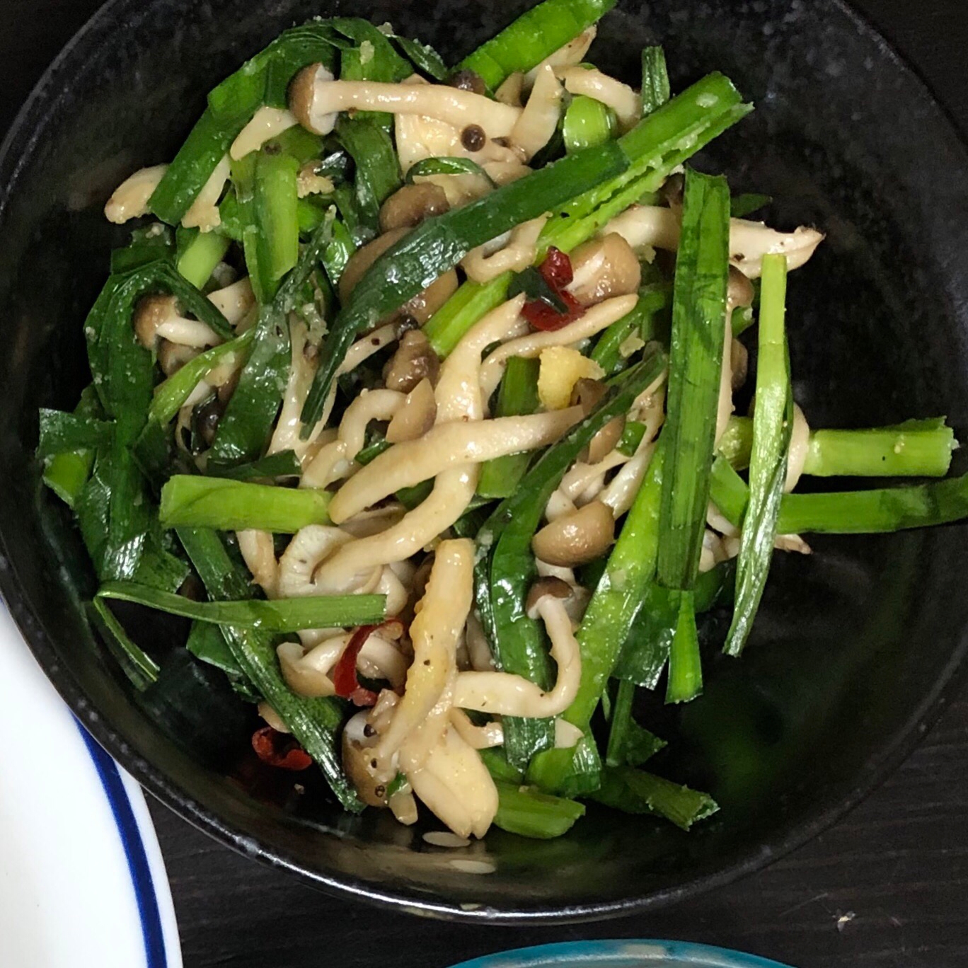 ニラとしめじの洋風炒め レシピ 作り方 By くろねこにゃんこ 楽天レシピ