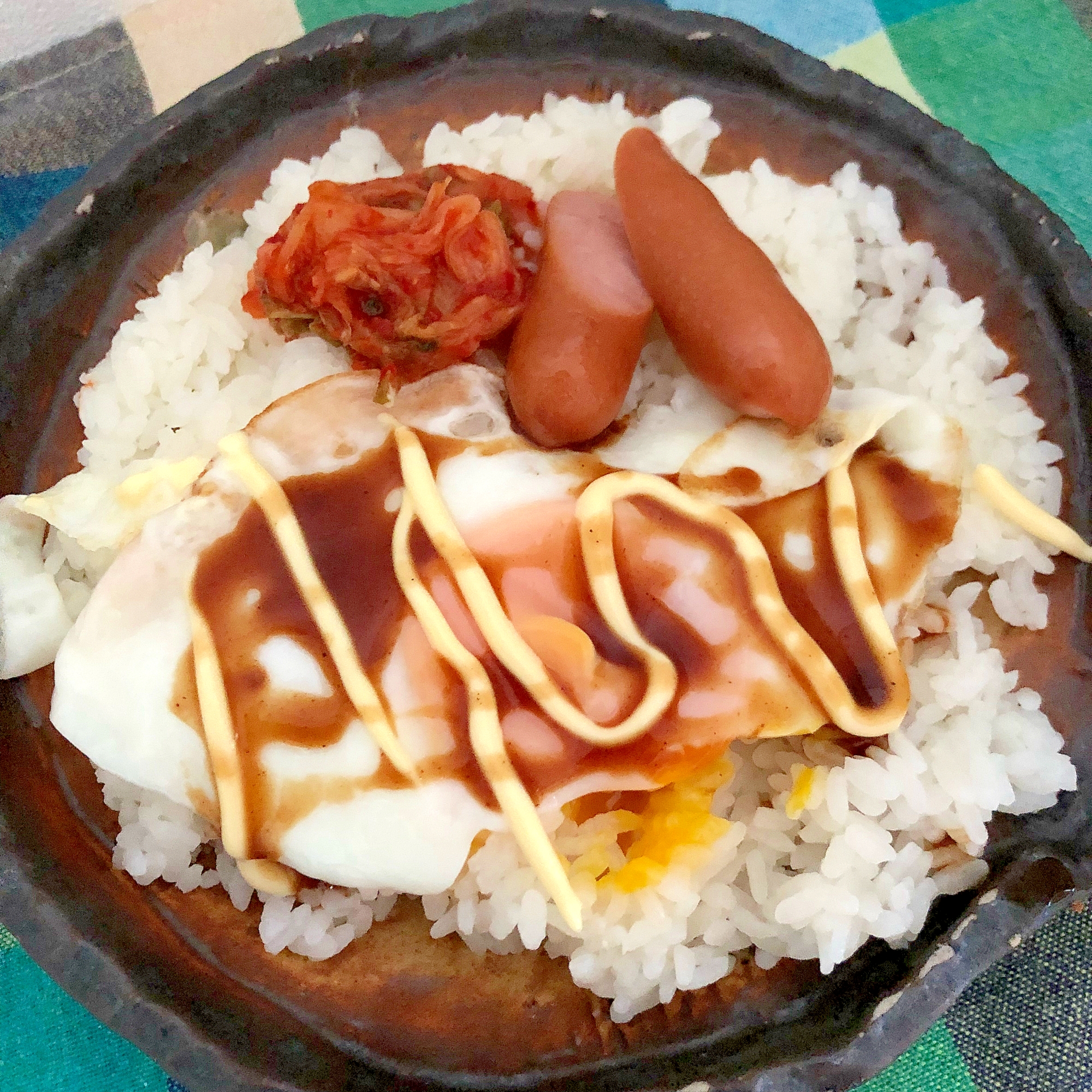 目玉焼きとウインナーとキムチの丼★