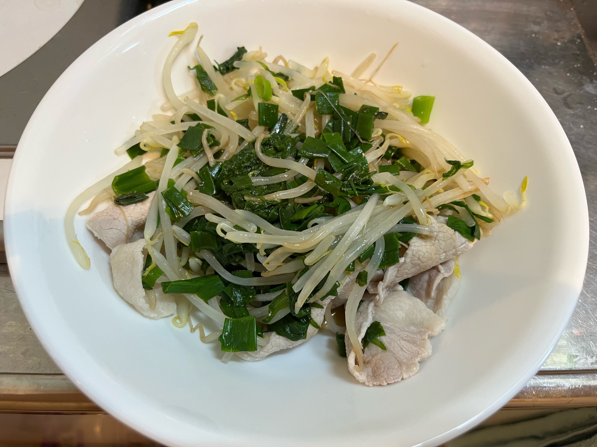 豚ロース肉と九条ネギと水菜ともやしのポン酢かけ