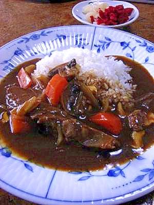 スプーンで切れるくらい柔らかい　牛ほほ肉カレー