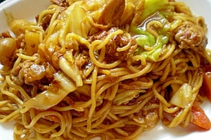 残りカレーで！　「カレー焼きそば」　　　♪♪
