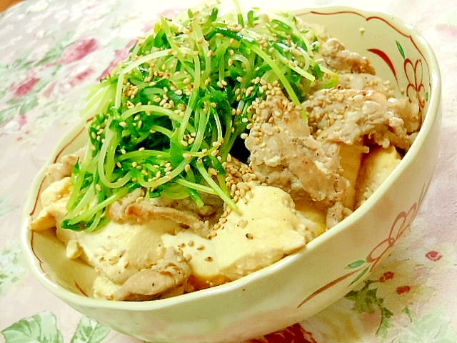 ❤崩し豆腐と豆苗と豚肉の塩ニンニク炒め❤