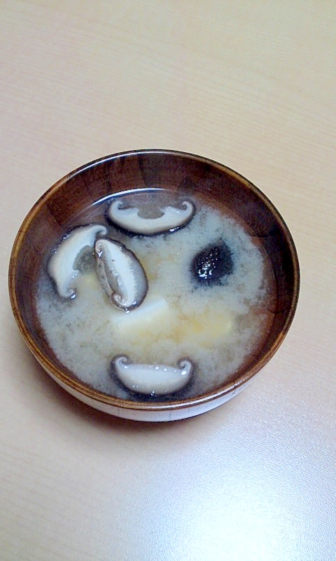 椎茸と豆腐の味噌汁