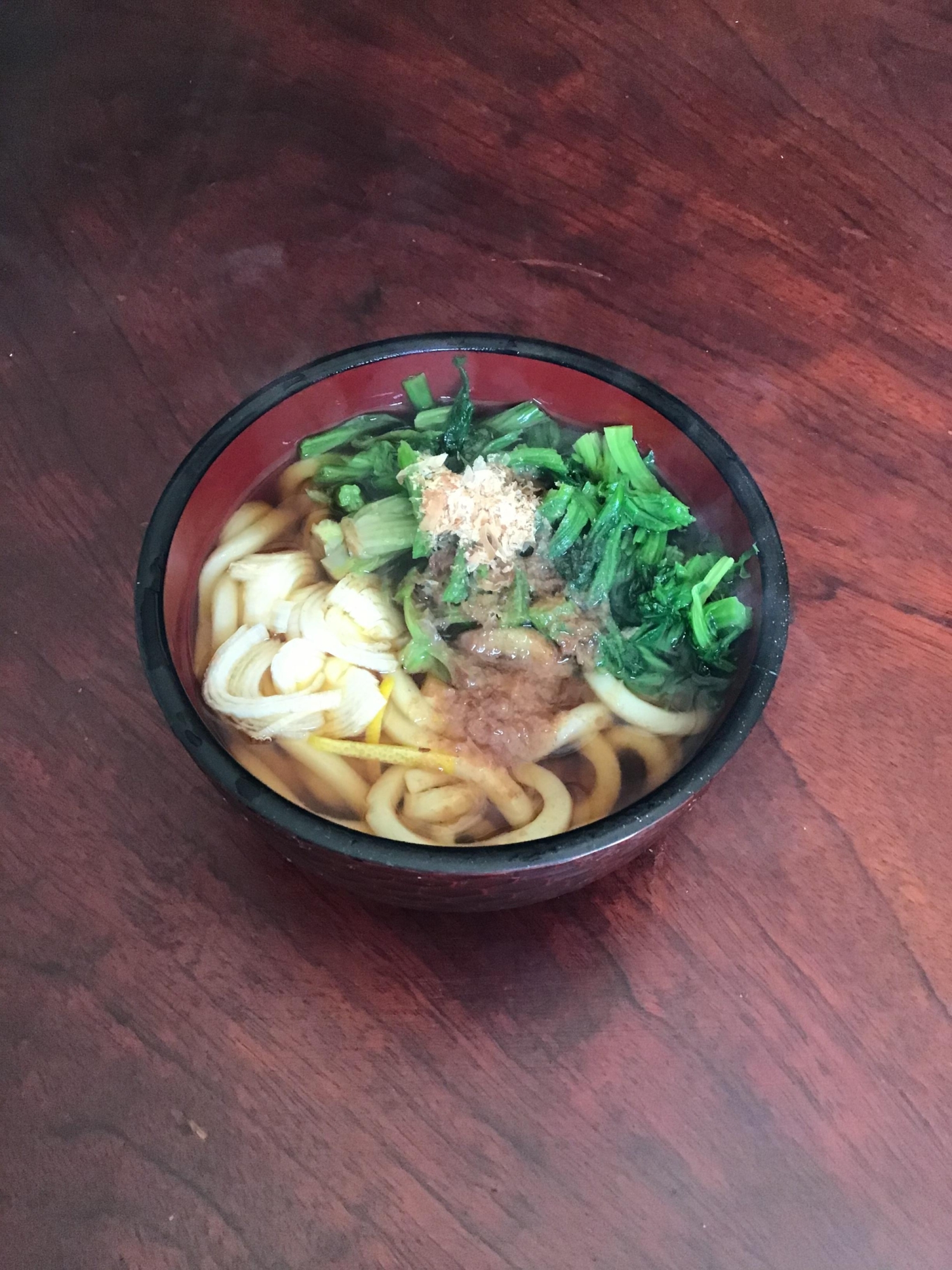 カツオとごま油香るほうれん草のおうどん（温）