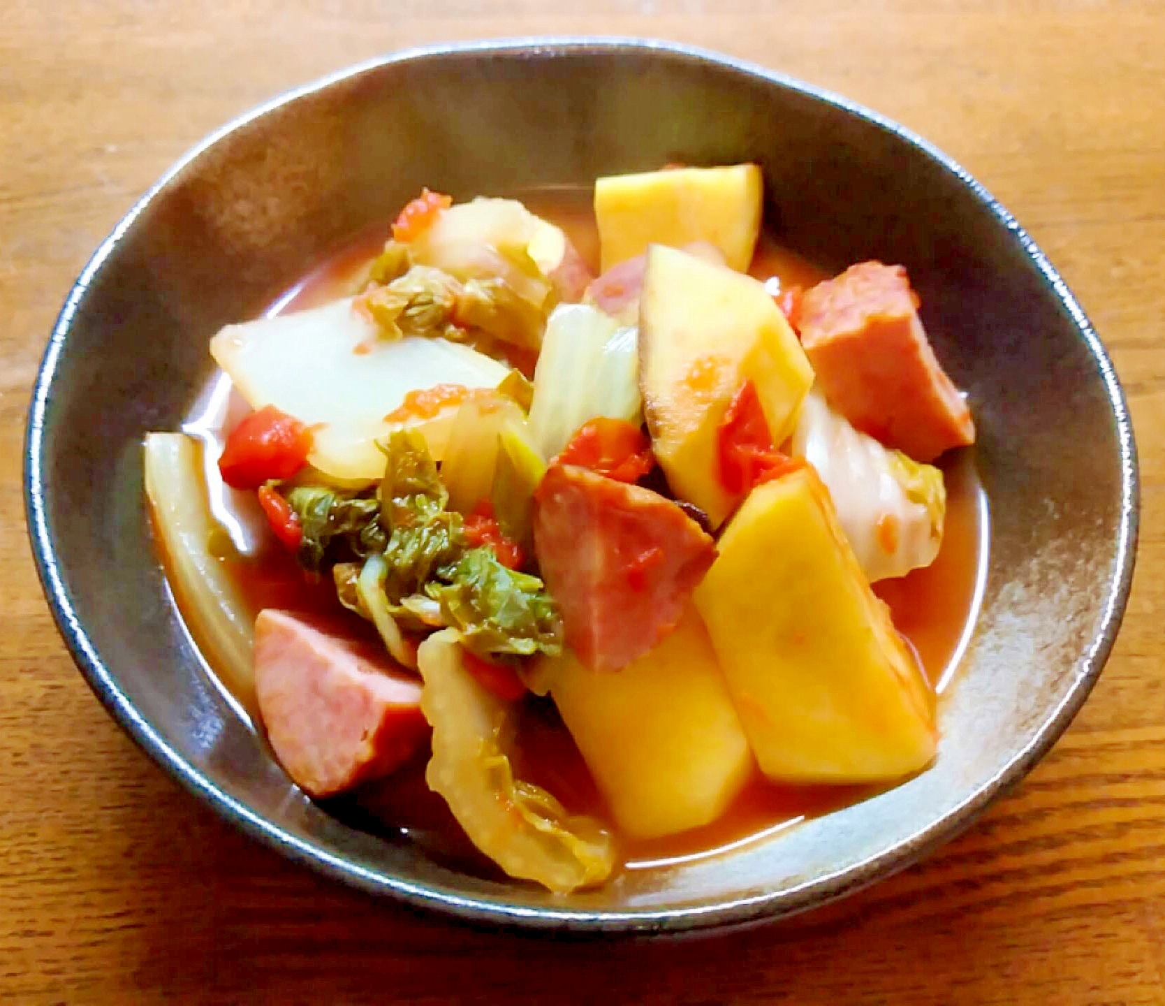 薩摩芋と白菜と厚切りハムのトマト煮