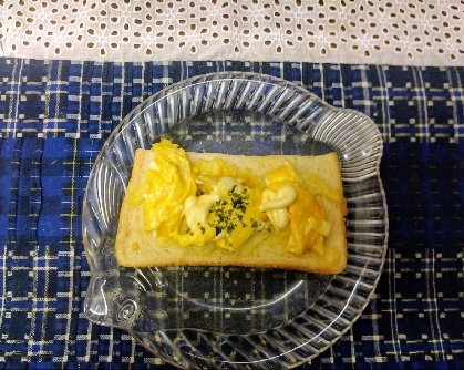 スクランブルエッグと青海苔のマヨチーズトースト