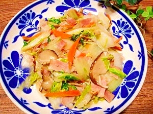 白菜とベーコン☆彩り炒め