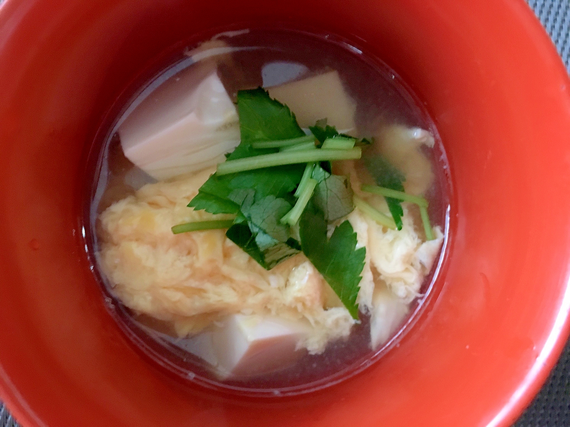 ふんわり卵と豆腐の澄まし汁☆三つ葉香る優しいスープ