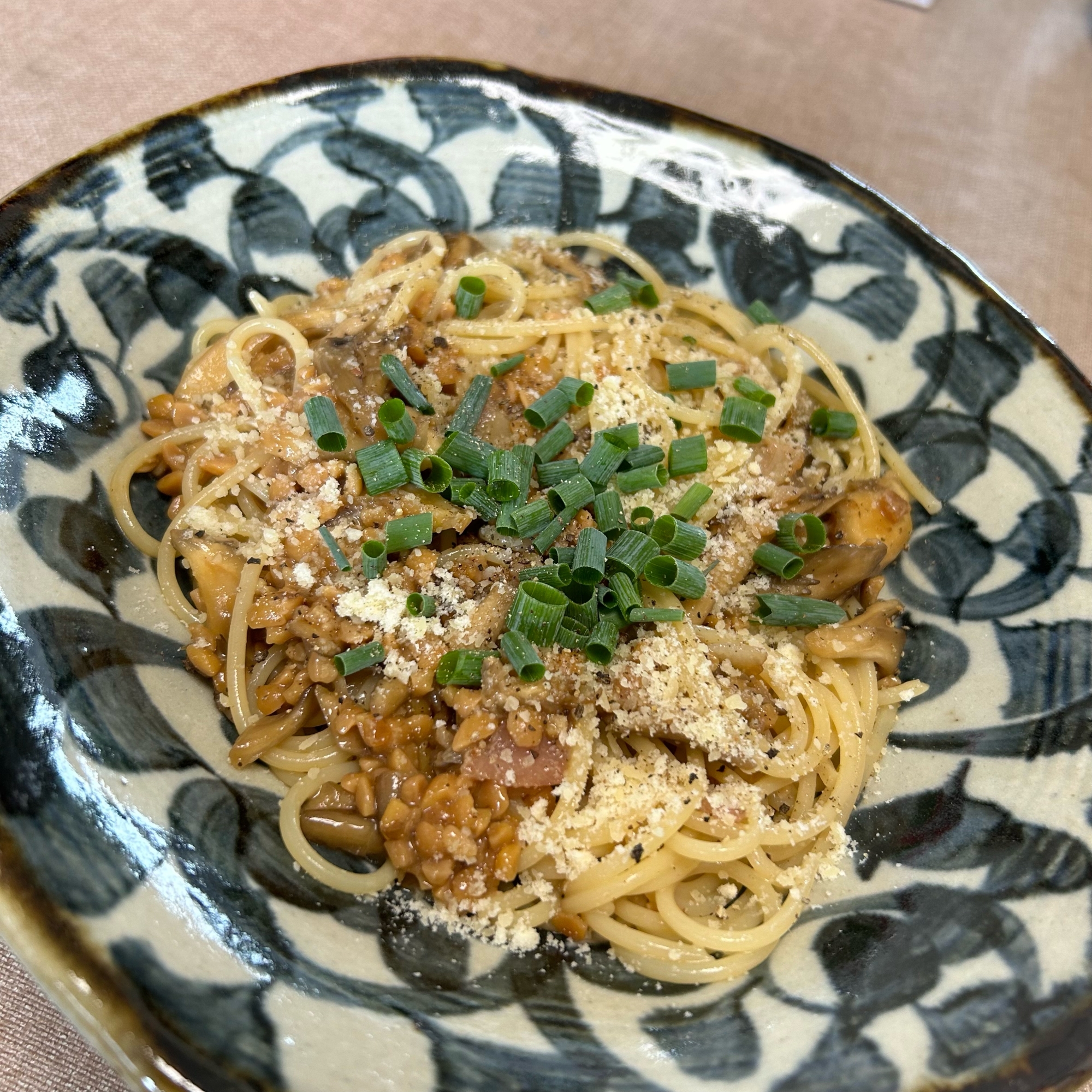 納豆とキノコのパスタ