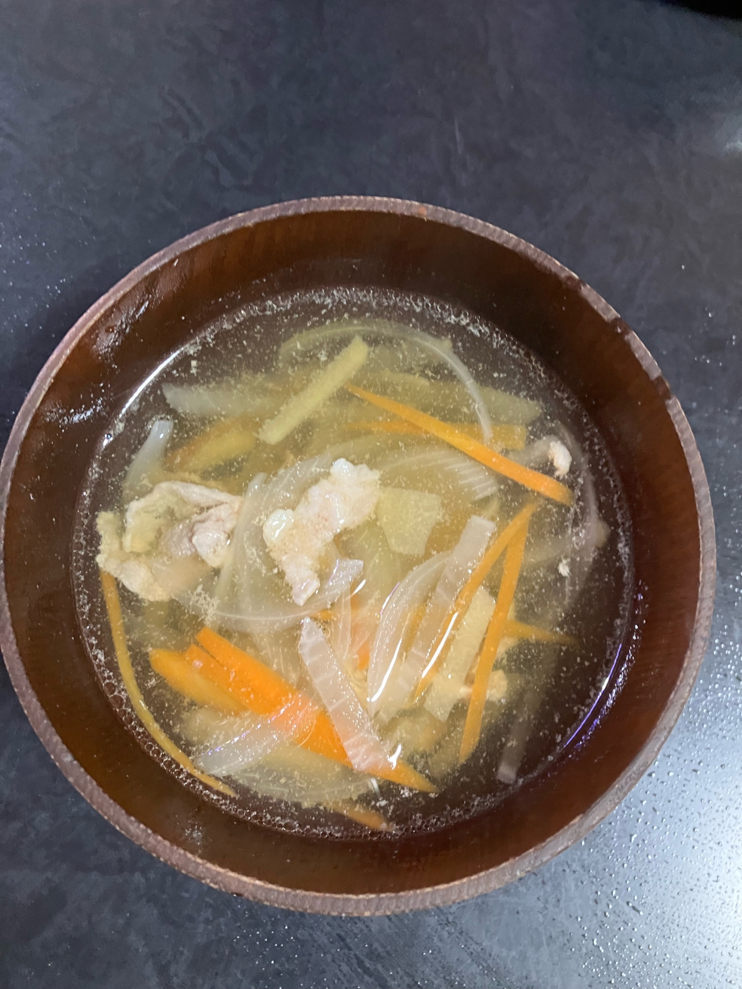 生姜でポカポカ！　根野菜スープ