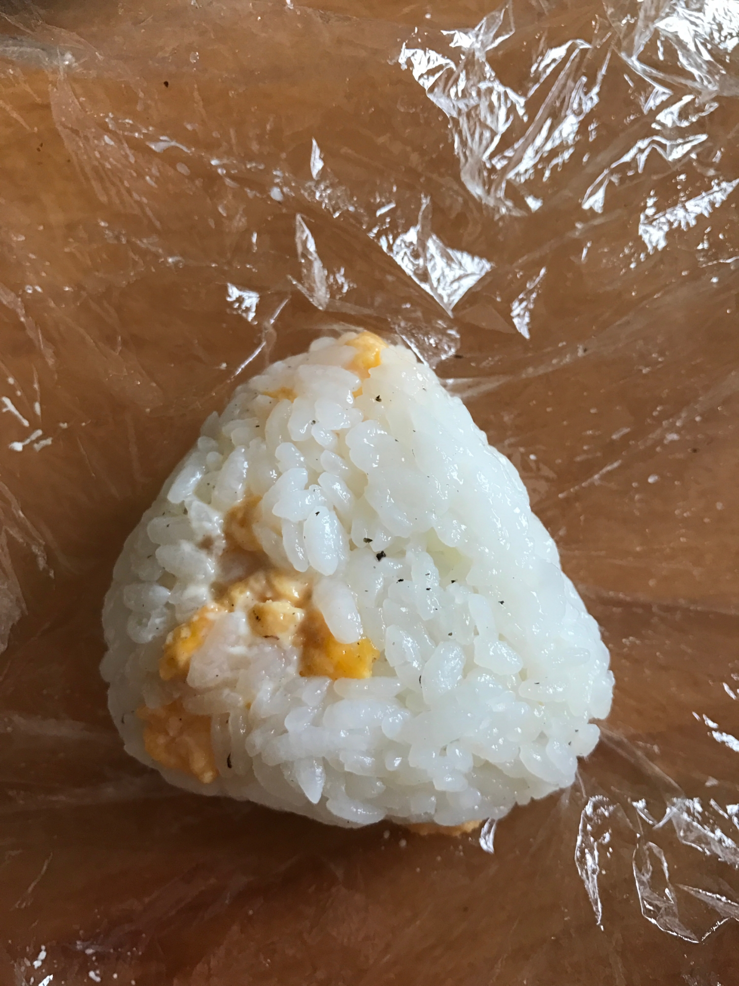 昆布の佃煮入り炒り卵おむすび