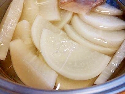 出汁を効かせた　大根の煮物