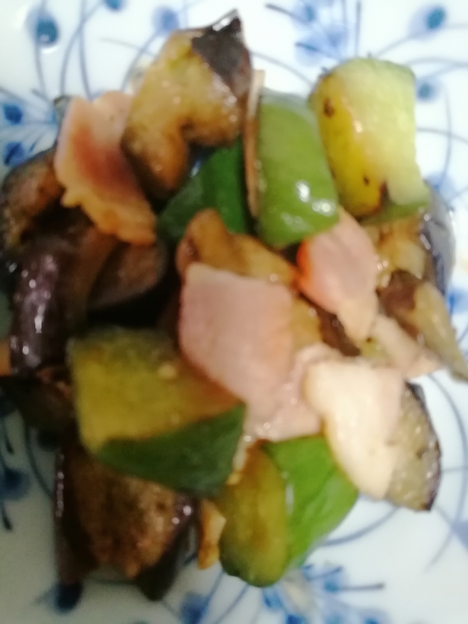 なすときゅうりのベーコン炒め