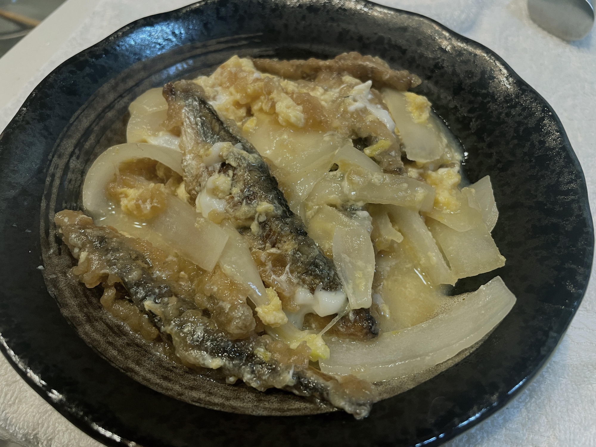 お惣菜でアレンジ！小魚の揚げ物の卵とじ！