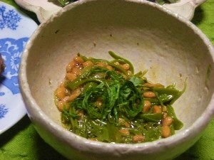 紫蘇の香りで納豆が食べ易くなり、メカブも美味しく頂きました。ご馳走さまでした♪
