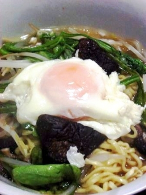 マルちゃん正麺　もやしと春菊の落とし卵味噌ラーメン