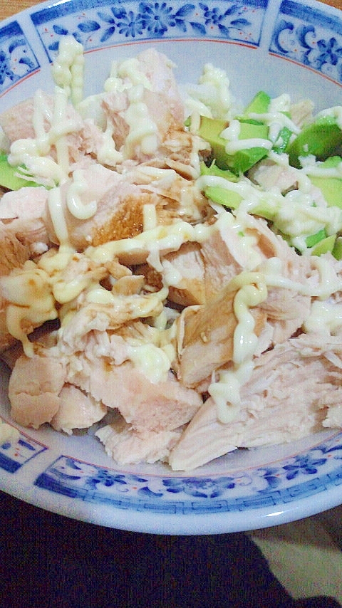 男の自炊料理。今日も米食わせろ。アボカドと鶏の丼。