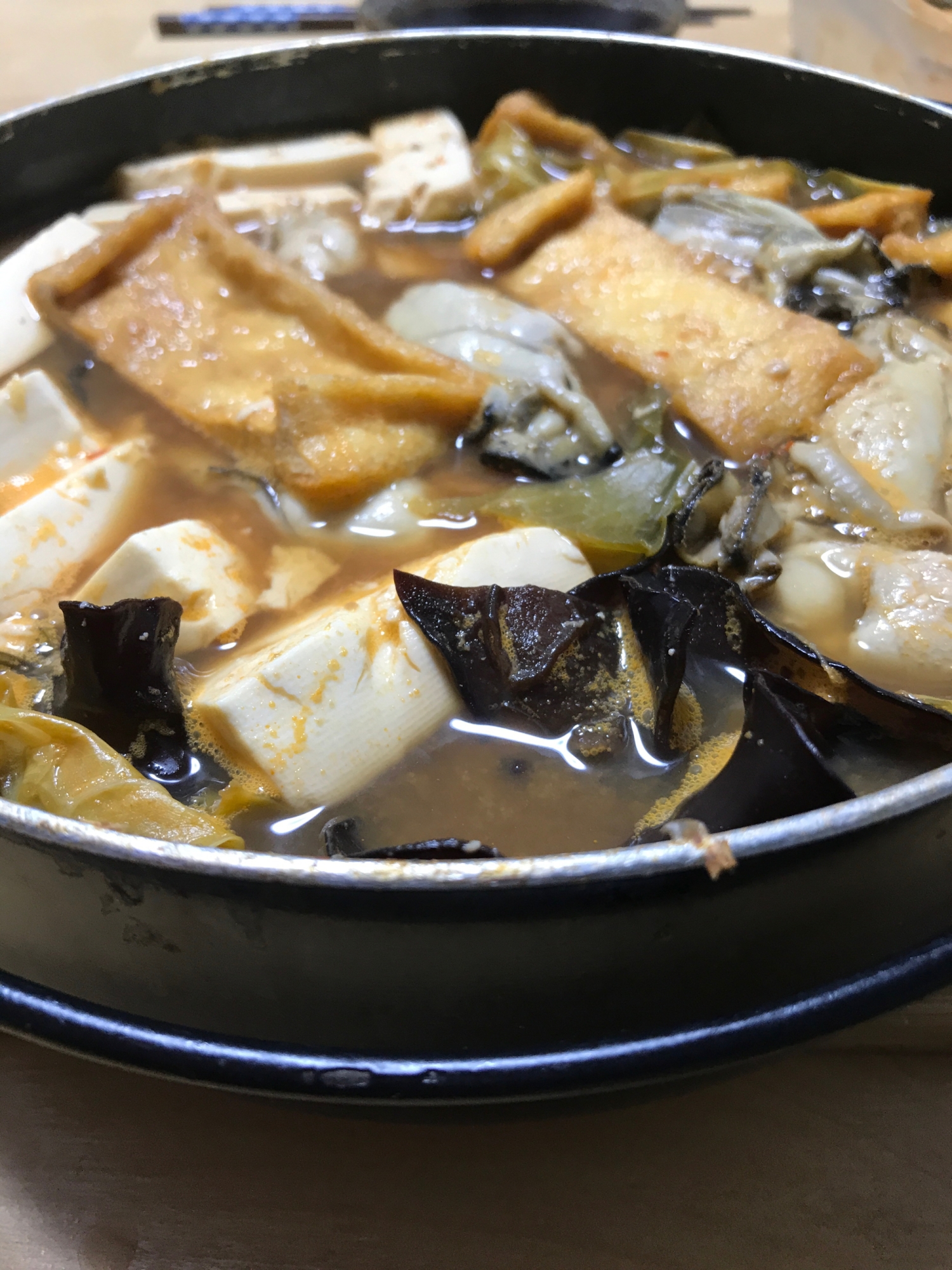牡蠣と豆腐のピリ辛味噌鍋