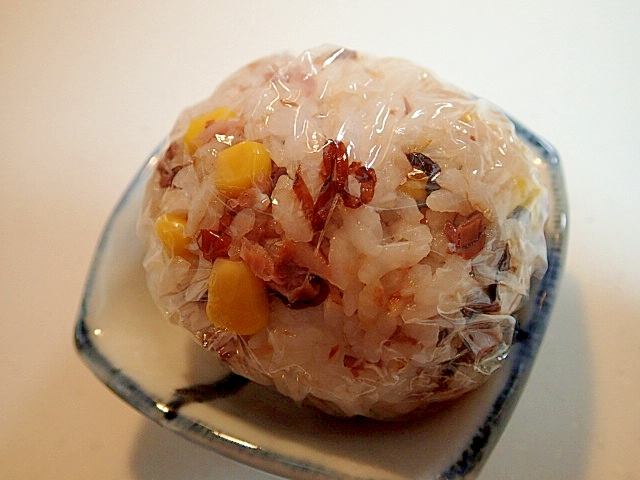 塩イワシ・コーン・塩昆布・あおさのおにぎり