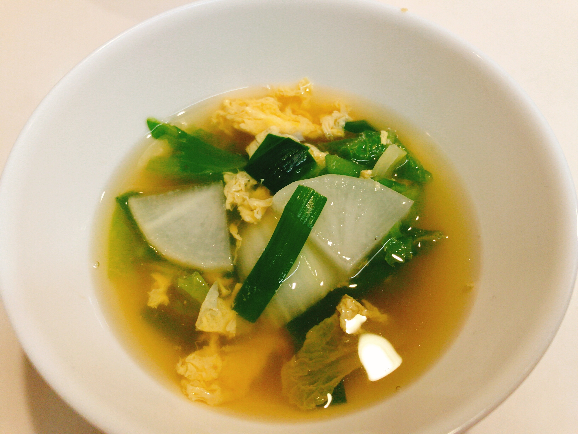 白菜とニラを美味しくいただく☆中華卵スープ