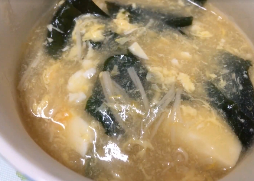 豆腐とえのきとわかめで和風スープ