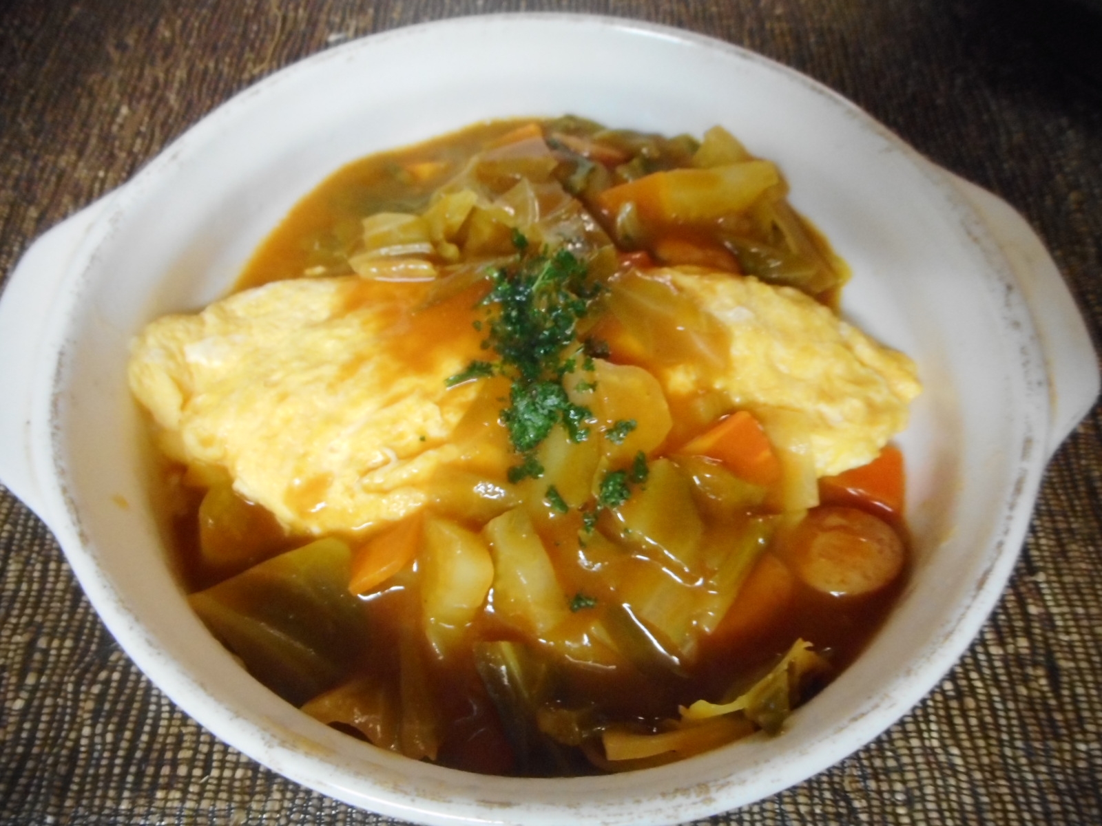 オムレツとキャベツとウィンナーのカレー煮