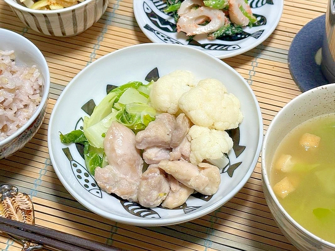 モモドリさんでカリフラワーに捨てるとこなしソーテー